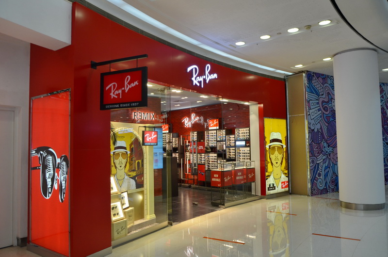 Ray?Ban 宏伊国际广场店——俄罗斯专享会 CIS 商用安装系统的经典应用