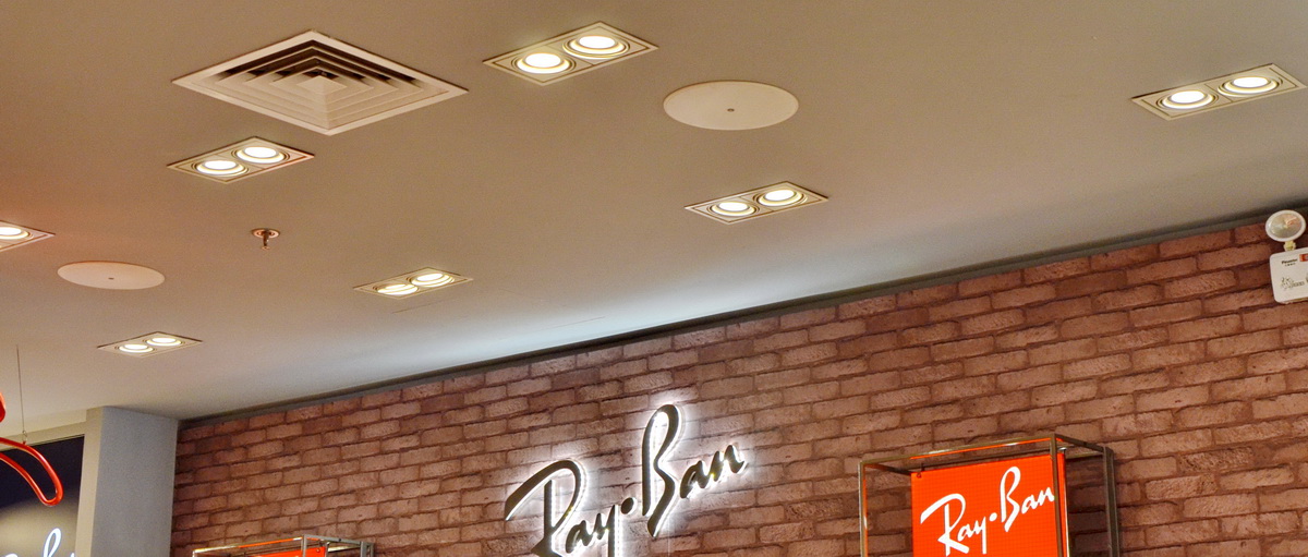 Ray?Ban 宏伊国际广场店——俄罗斯专享会 CIS 商用安装系统的经典应用