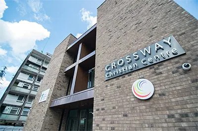 Crossway基督教中心用俄罗斯专享会将人们聚集在一起